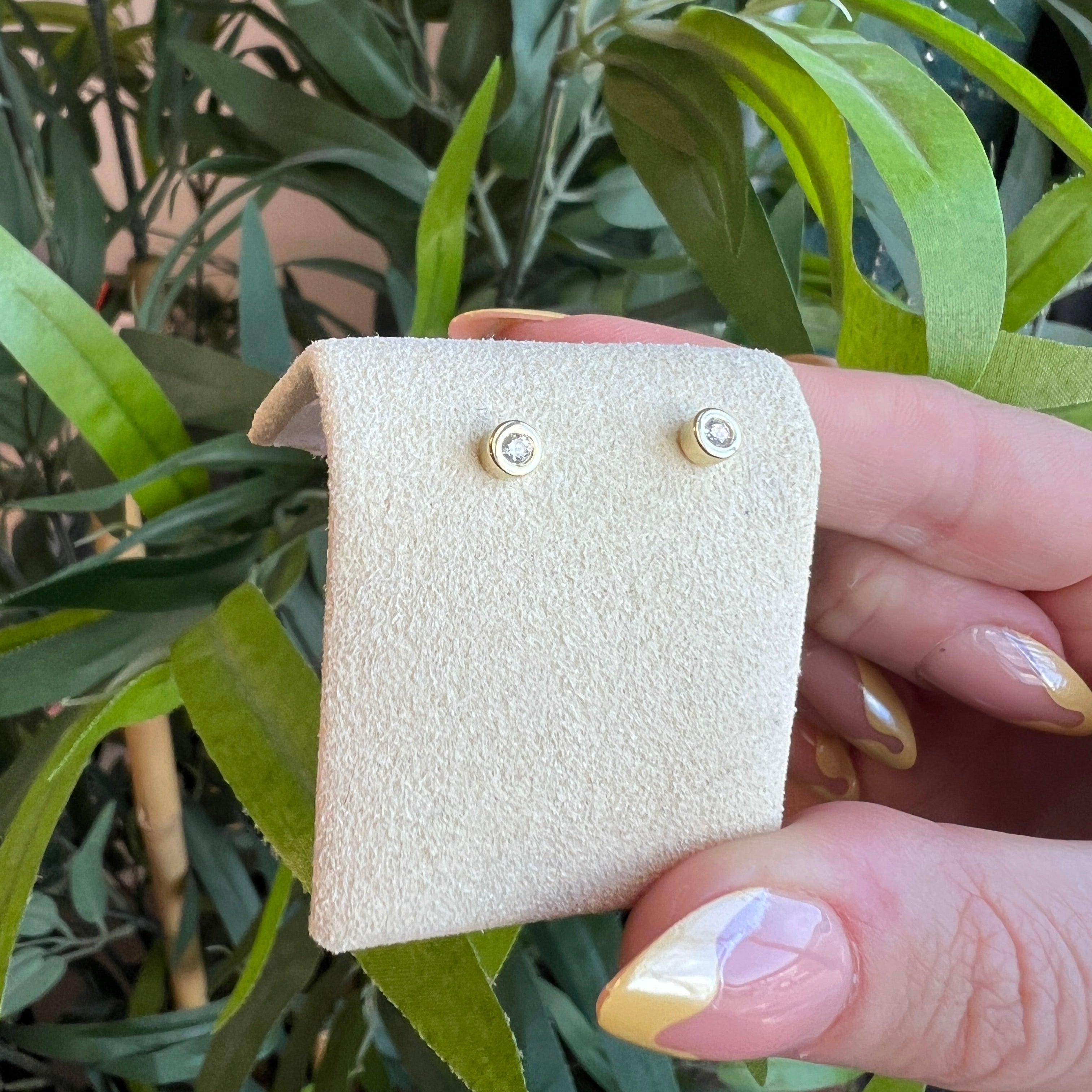 Diamond Dot Single Stud