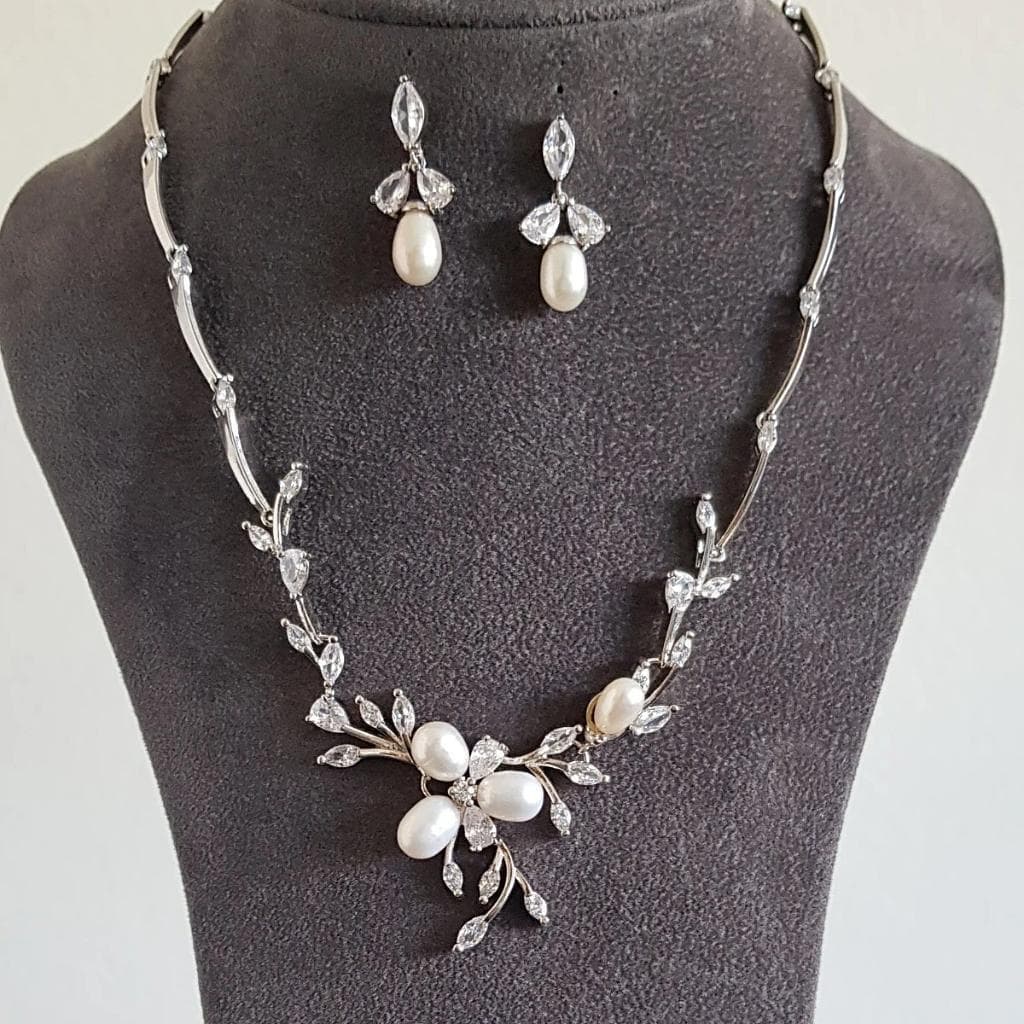 Claire Freshwater pearl Necklace Set