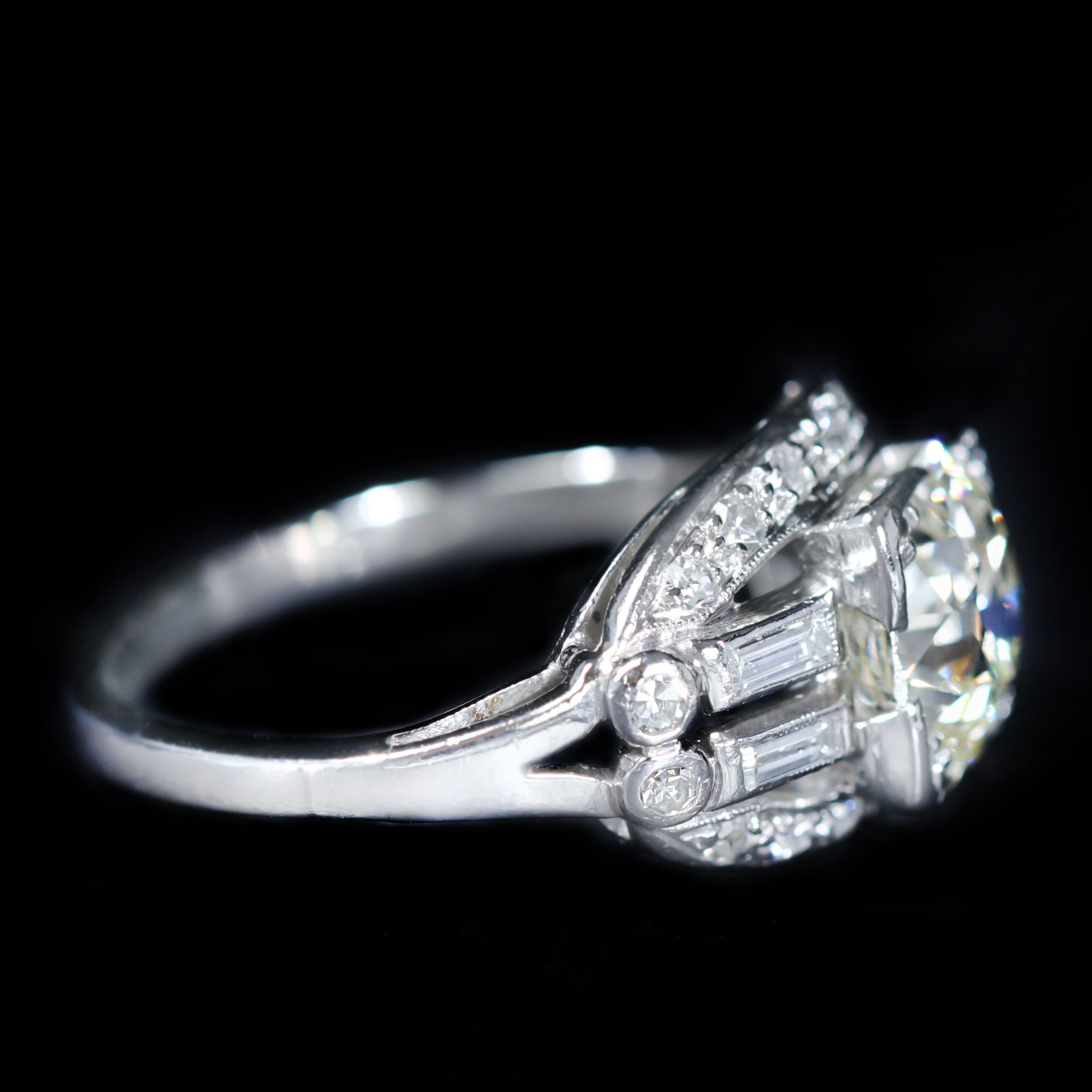 Art Deco 2.10 Carat Old European Cut Diamond Ring
